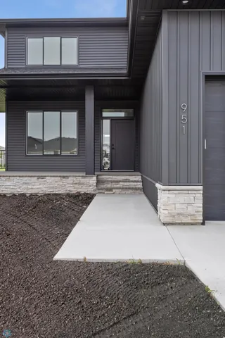 $919,900 | 951 50th Avenue West, West Fargo, ND 58078