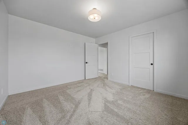 $919,900 | 951 50th Avenue West, West Fargo, ND 58078