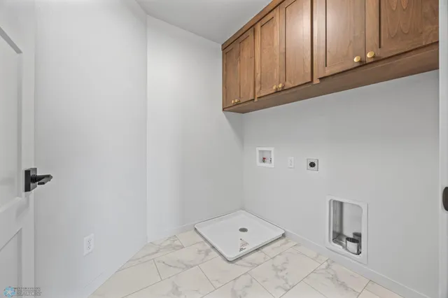 $919,900 | 951 50th Avenue West, West Fargo, ND 58078