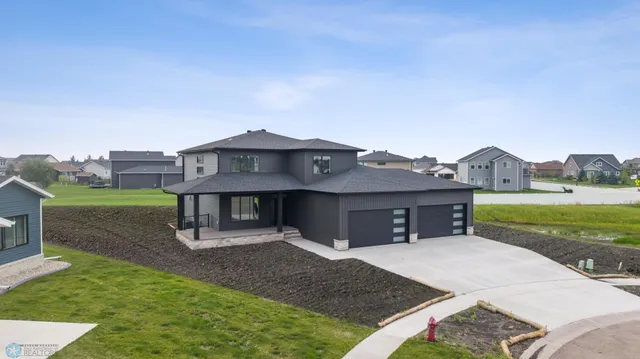 $919,900 | 951 50th Avenue West, West Fargo, ND 58078