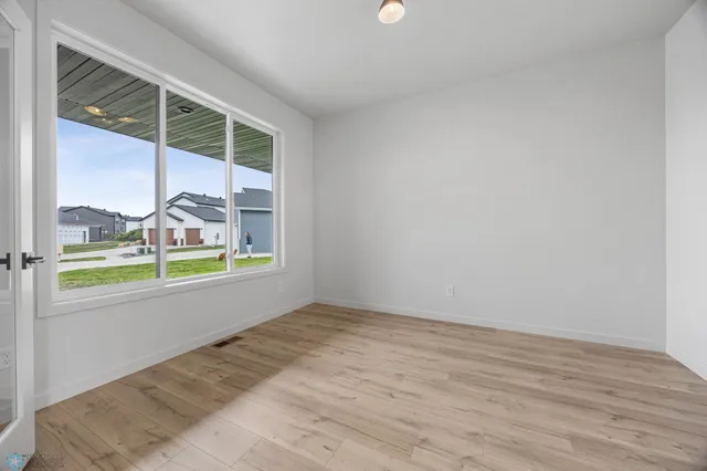 $919,900 | 951 50th Avenue West, West Fargo, ND 58078