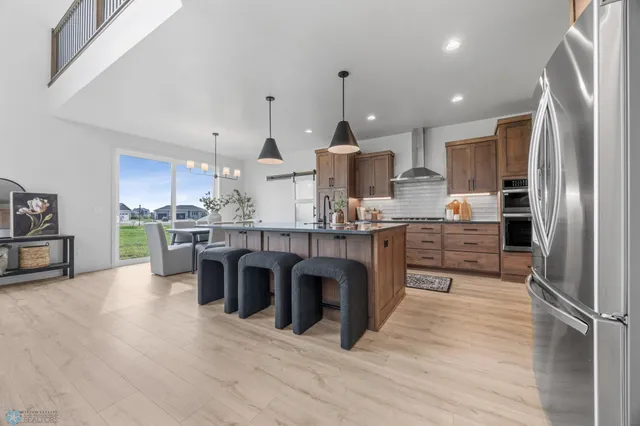 $919,900 | 951 50th Avenue West, West Fargo, ND 58078