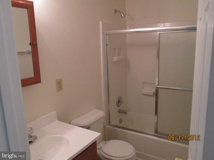 834 Fodderstack Road Flint Hill, VA 22627 - Photo 9 of 17 Bath