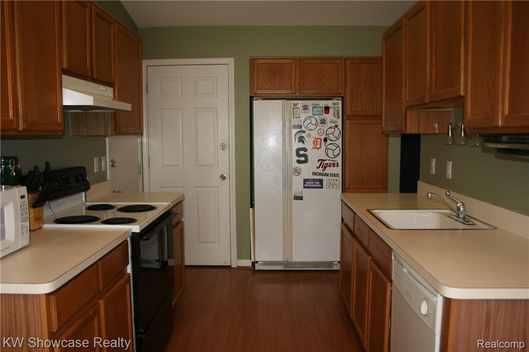 80 Pine Tree Ridge, Unit 29 Waterford, MI 48327 - Photo 5 of 15 IMG_1188.JPG
