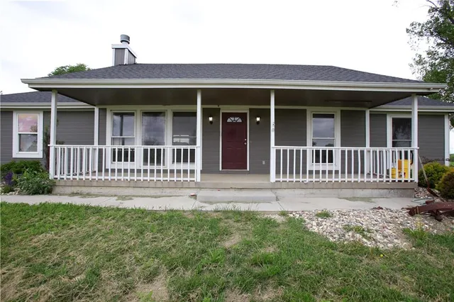 $425,000 | 29208 East 343rd Street, Garden City, MO 64747