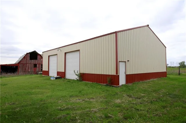 $425,000 | 29208 East 343rd Street, Garden City, MO 64747