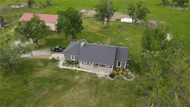 $425,000 | 29208 East 343rd Street, Garden City, MO 64747
