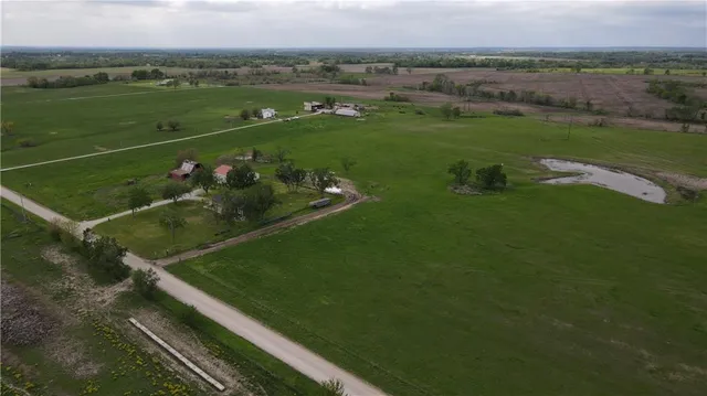 $425,000 | 29208 East 343rd Street, Garden City, MO 64747