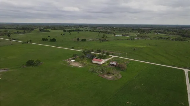 $425,000 | 29208 East 343rd Street, Garden City, MO 64747