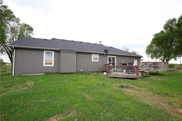 $425,000 | 29208 East 343rd Street, Garden City, MO 64747