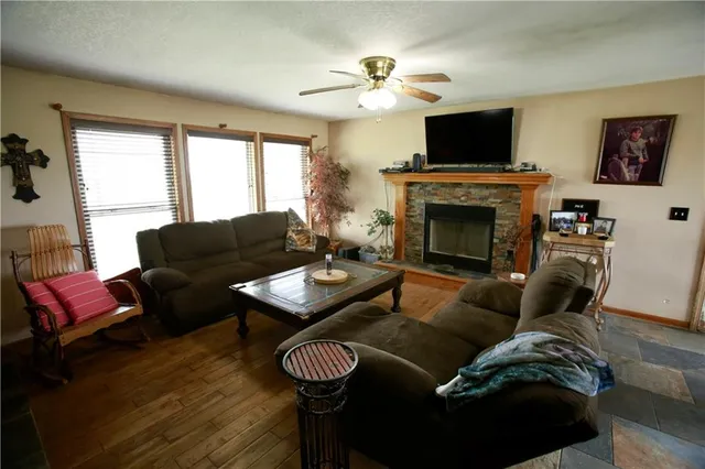 $425,000 | 29208 East 343rd Street, Garden City, MO 64747