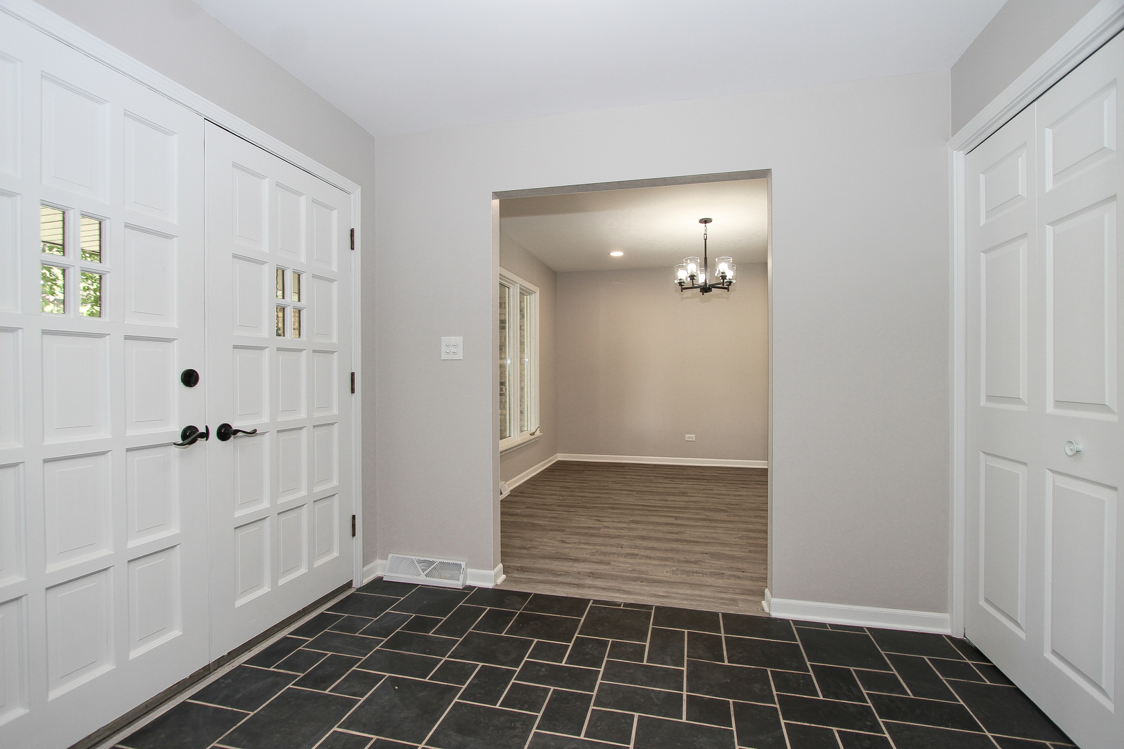 4N725 Klein Road West Chicago, IL 60185 - Photo 2 of 30 Gallery Image 2