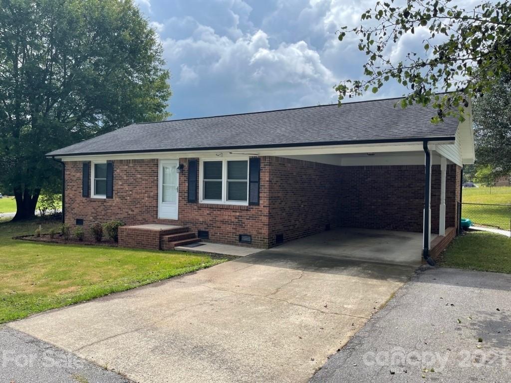 129 Loray Farm Road Dallas, NC 28034 - Photo 1 of 28 a front view of a house with a garden and yard