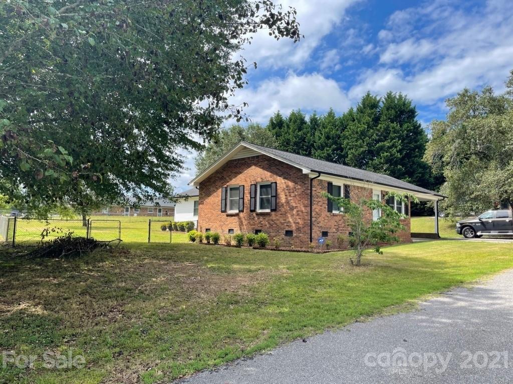 129 Loray Farm Road Dallas, NC 28034 - Photo 2 of 28 a front view of a house with a yard