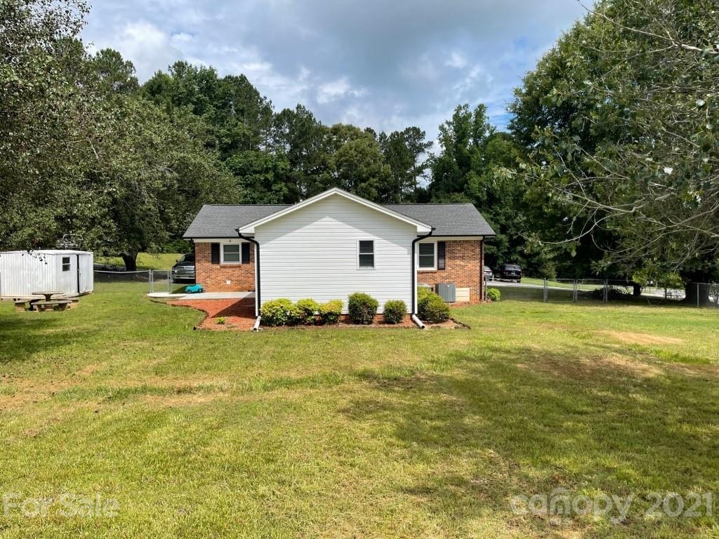 129 Loray Farm Road Dallas, NC 28034 - Photo 4 of 28 a view of a house with backyard and trees