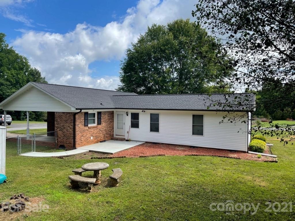 129 Loray Farm Road Dallas, NC 28034 - Photo 6 of 28 a backyard of a house with table and chairs