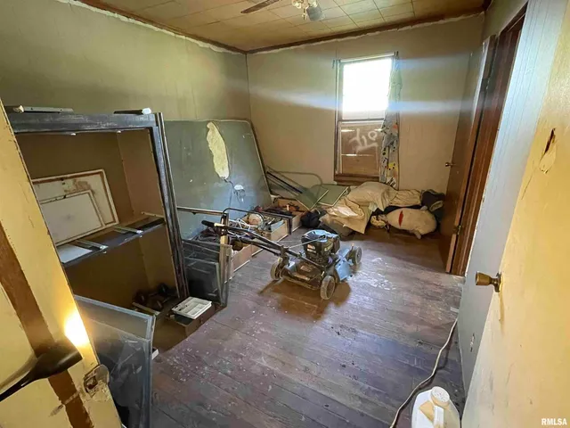 $11,000 | 502 East Matthew Street, Sesser, IL 62884