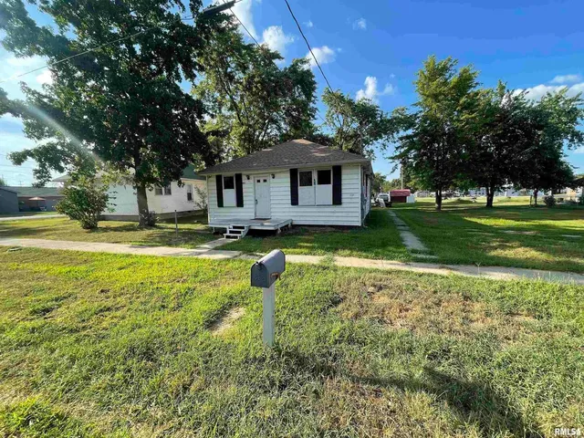 $11,000 | 502 East Matthew Street, Sesser, IL 62884