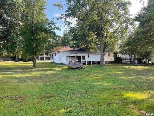 $11,000 | 502 East Matthew Street, Sesser, IL 62884