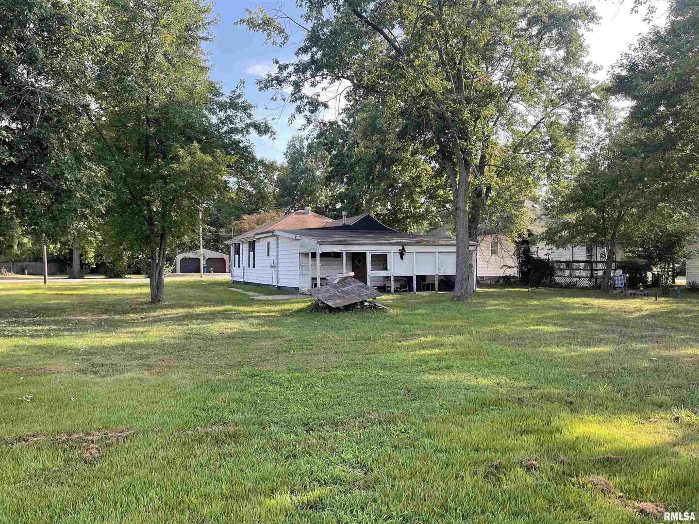 502 East Matthew Street Sesser, IL 62884 - Photo 4 of 18 a front view of a house with a garden