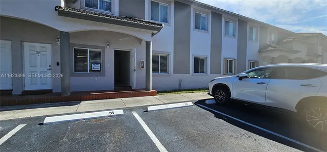 $2,850 | 5675 Northwest 109th Avenue, Unit 34, Doral, FL 33178