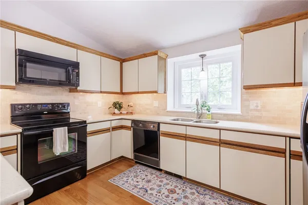 $2,850 | 30 Cambridge Court, Perinton, NY 14450