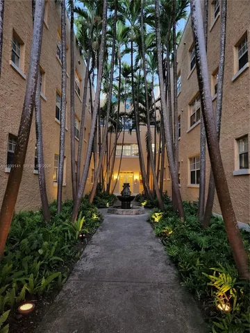 $1,800 | 1255 Pennsylvania Avenue, Unit 311, Miami Beach, FL 33139