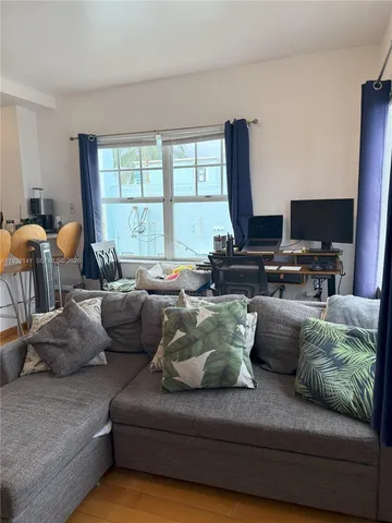 $1,800 | 1255 Pennsylvania Avenue, Unit 311, Miami Beach, FL 33139