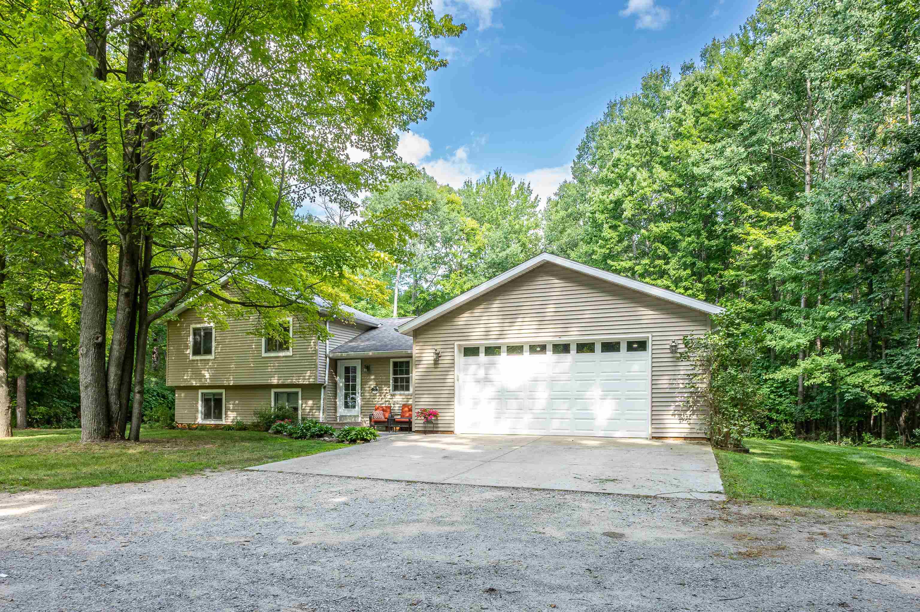 1124 Wiggins Lake Road Gladwin, MI 48624 - Photo 3 of 73
