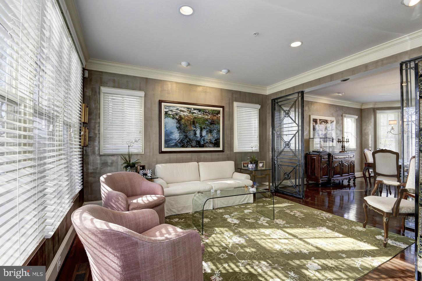 6103 Kirby Road Bethesda, MD 20817 - Photo 4 of 22 Living Room
