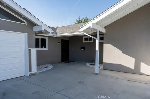a view of house with entryway