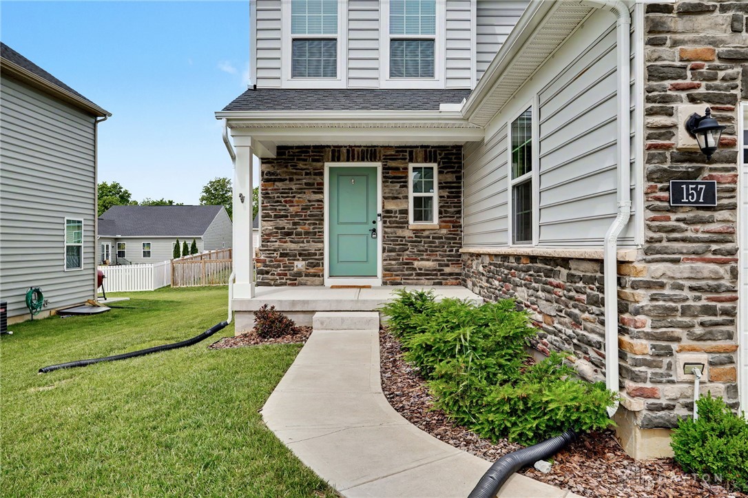 157 Cresting Road Fairborn, OH 45324 - Photo 4 of 43
