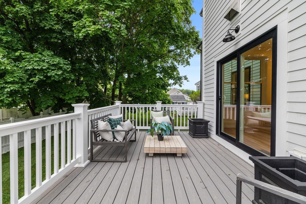 37 Maple Street Lynnfield, MA 01940 - Photo 4 of 40