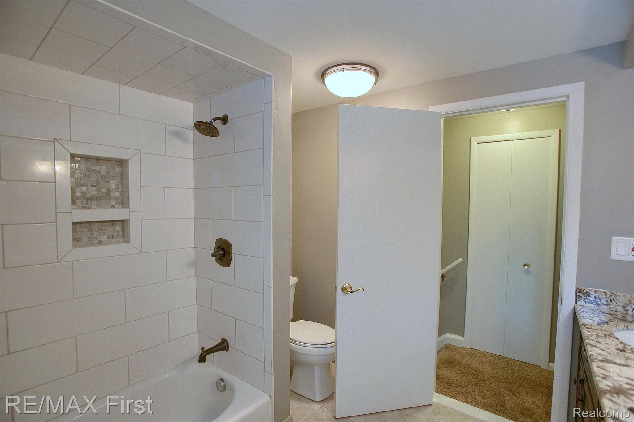 6840 Dublin Fair Road Troy, MI 48098 - Photo 24 of 29 24-Bathroom 2nd View.jpg