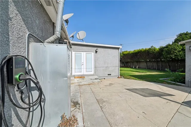 a aerial view of a house with backyard and garden