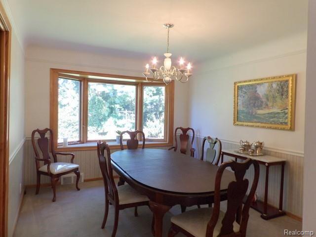 19226 Champaign Road Allen Park, MI 48101 - Photo 28 of 78 27. DINING ROOM WITH PLUSH CARPET!