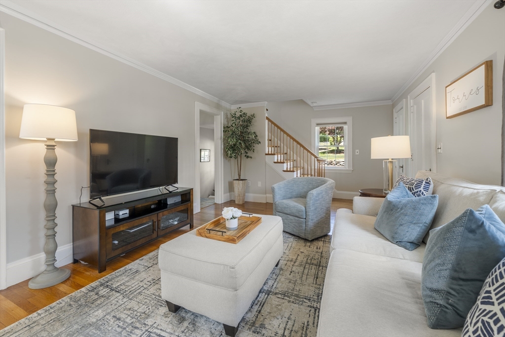 28 Parkway Road Medford, MA 02155 - Photo 4 of 38 Gallery Image 4