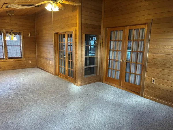 en empty room with windows