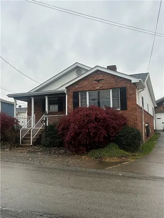 $1,600 | 414 Plum Avenue, New Kensington, PA 15068