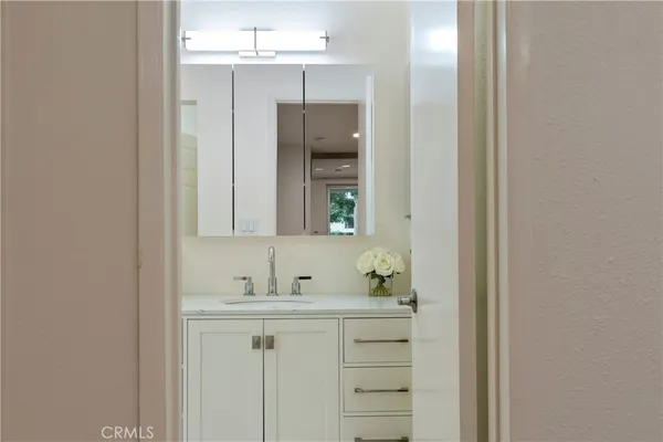 $472,000 | 4900 Overland Avenue, Unit 135, Culver City, CA 90230