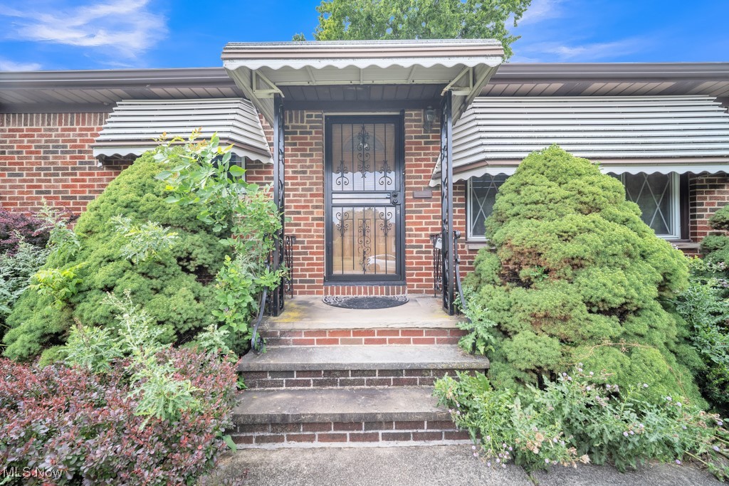 7330 Maplewood Road Cleveland, OH 44130 - Photo 3 of 40 Gallery Image 3