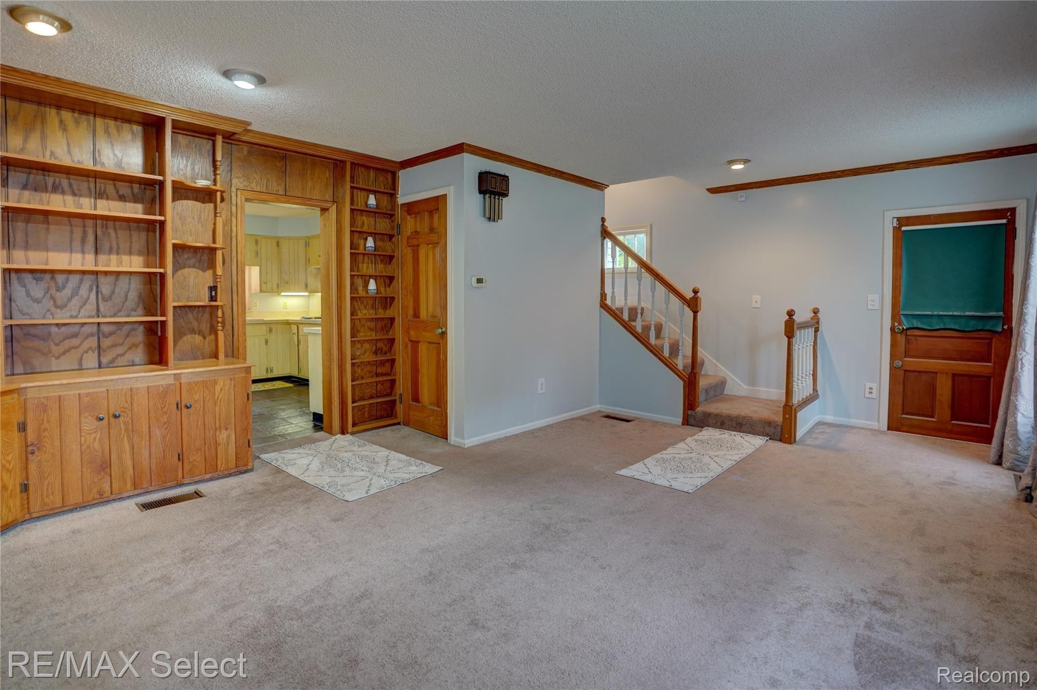 2742 Miller Road Flint, MI 48503 - Photo 12 of 35 Living Room.jpg