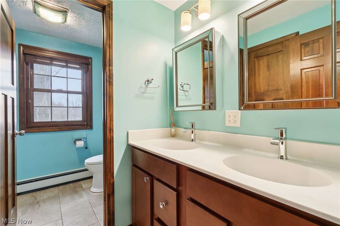 1835 Vermilion Road Vermilion, OH 44089 - Photo 32 of 50 Second full bath w/private water closet & tub shower.