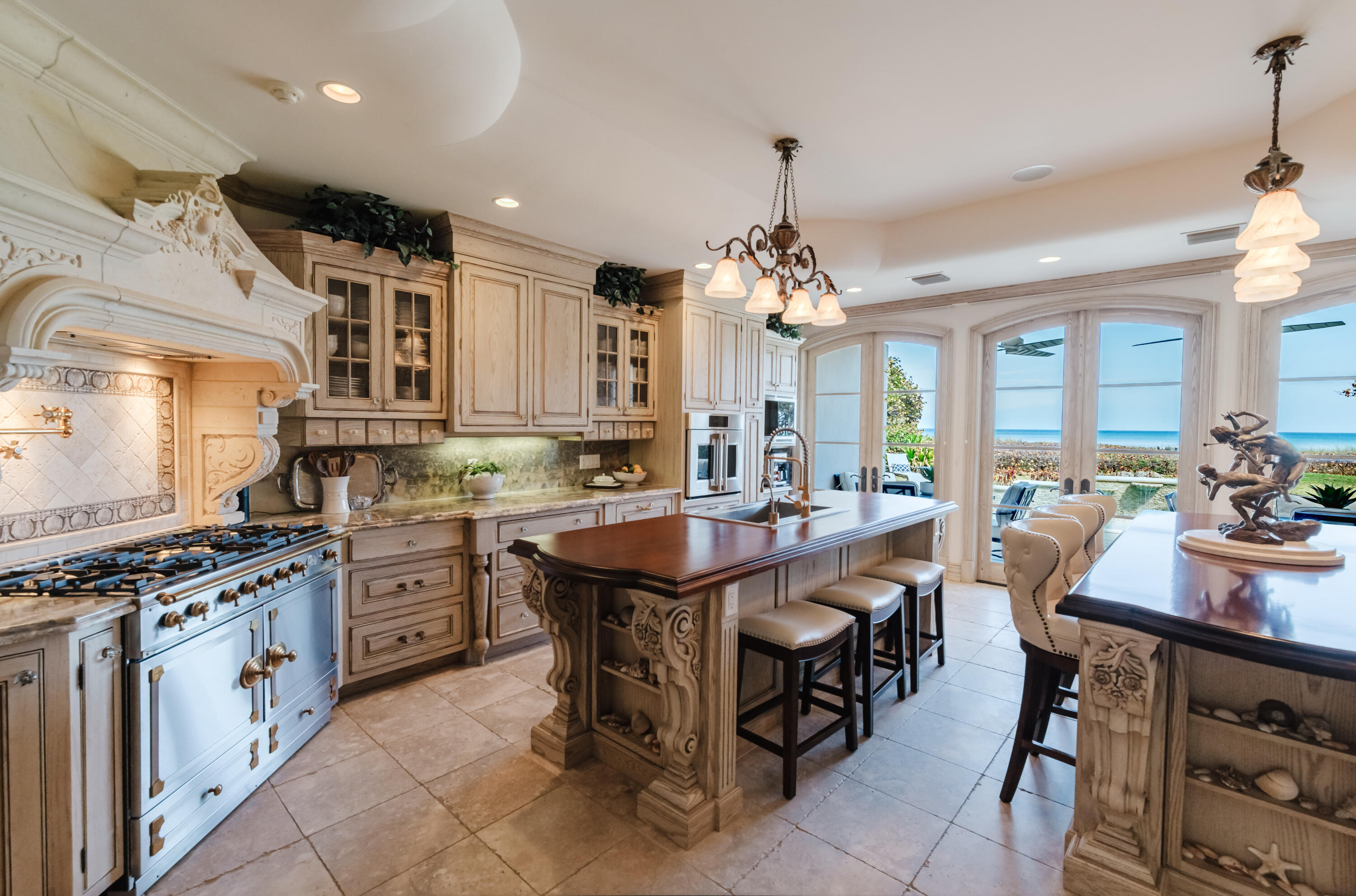 19 North Beach Road Jupiter Island, FL 33455 - Photo 15 of 80 Kitchen with Ocean View