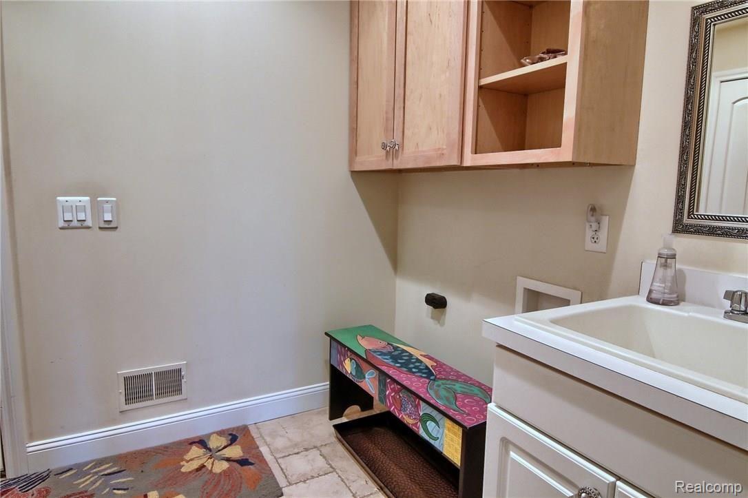 66701 Omo Road New Haven, MI 48050 - Photo 22 of 36 Laundry Room