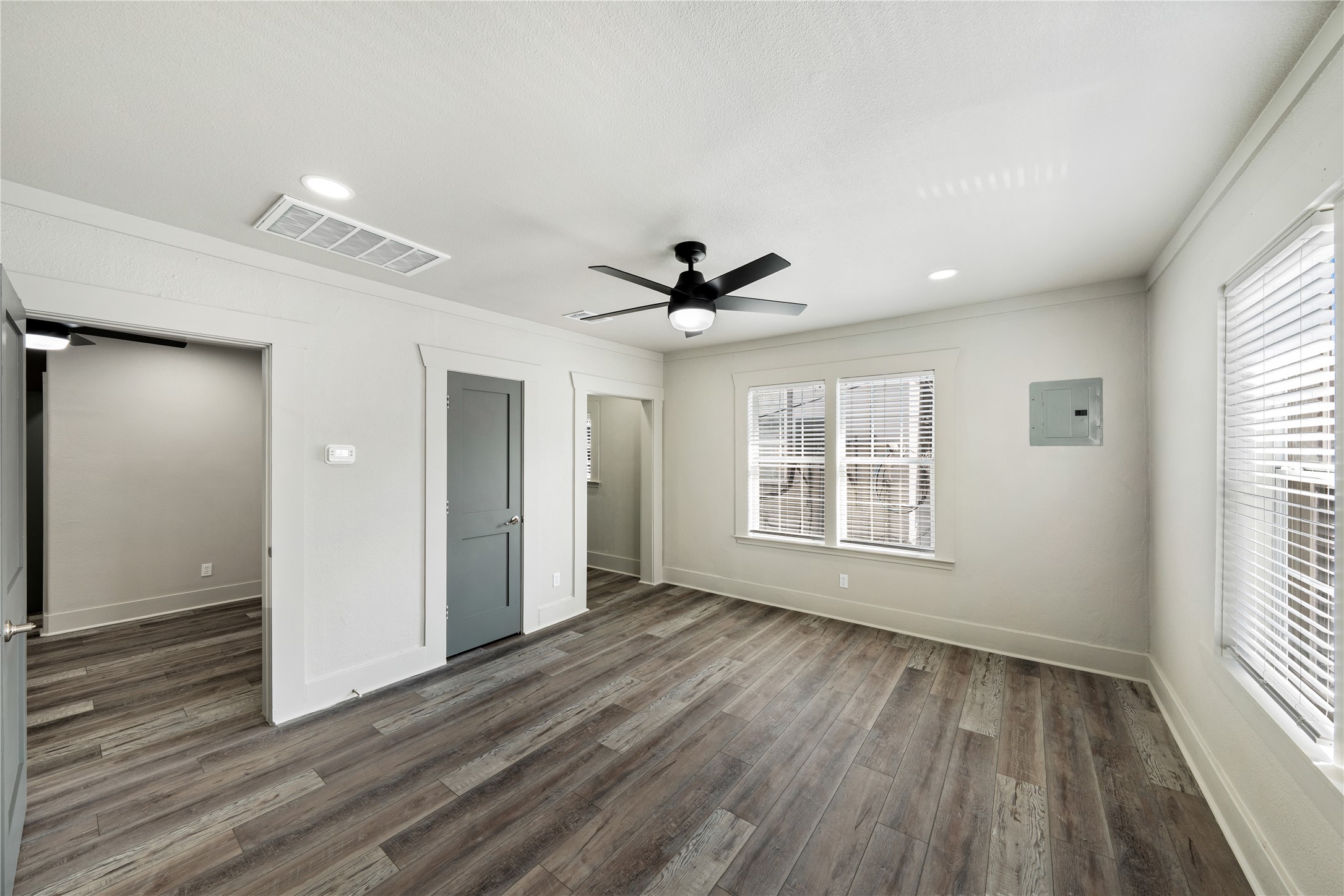 211 North Milby Street, Unit 4 Houston, TX 77003 - Photo 1 of 16 Den