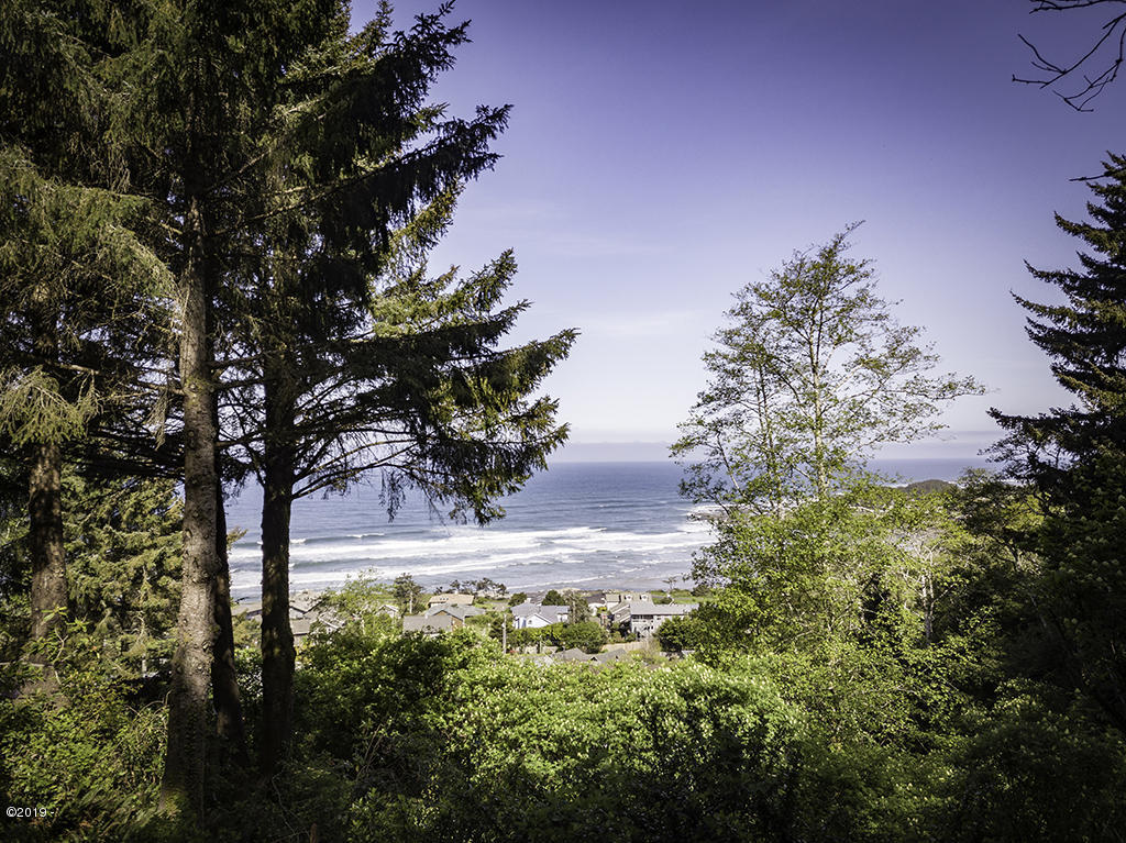 122 Reeves Circle Yachats, OR 97498 - Photo 29 of 40 View to N W