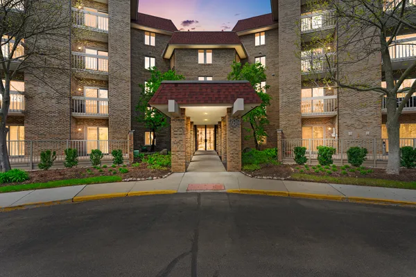 $395,000 | 1280 Rudolph Drive, Unit 4K, Northbrook, IL 60062