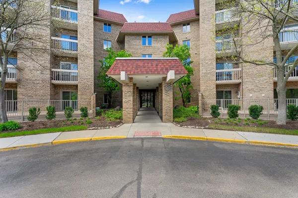 $395,000 | 1280 Rudolph Drive, Unit 4K, Northbrook, IL 60062