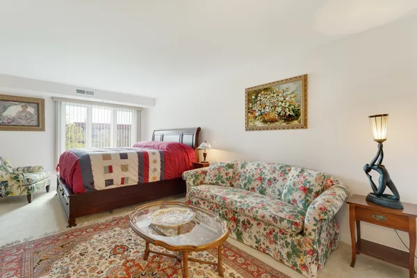 $395,000 | 1280 Rudolph Drive, Unit 4K, Northbrook, IL 60062